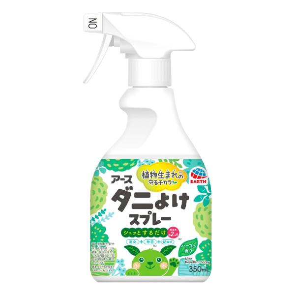 EARTH deodorizing and anti-mite spray, available in multiple sizes.
