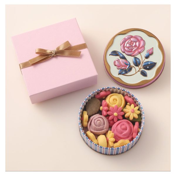 atelierA Mother’s Day Exclusive: Rose-Shaped Flower Cookies Tin (24 pieces).