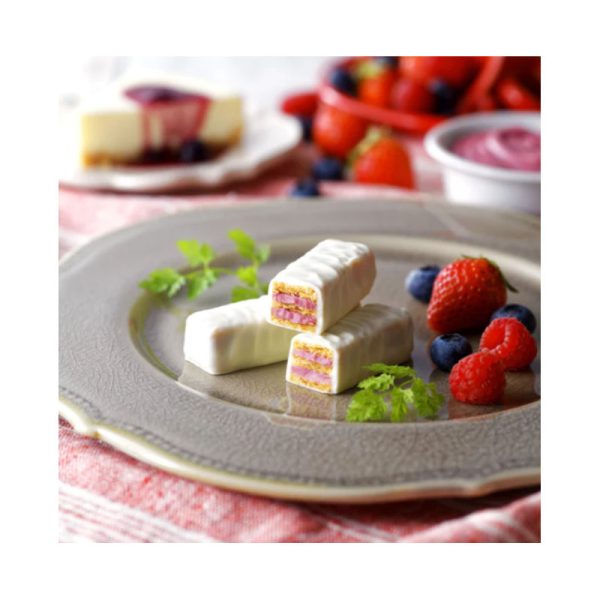 ISHIYA Seika Mifuyu Chocolate-Covered Wafer with Three Berries & Cheese Filling (6 pieces