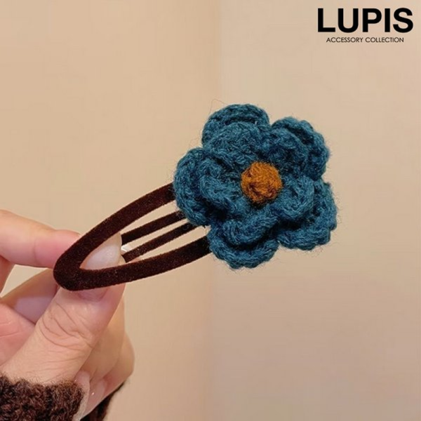LUPIS Knitted Floral Velvet Spring Clip